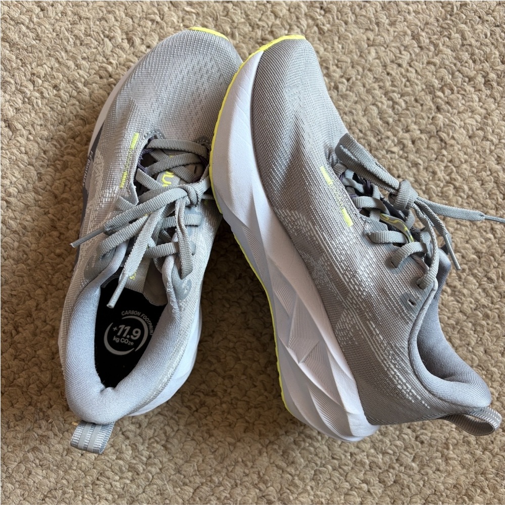 ASICS Novablast - Picture 2 of 4